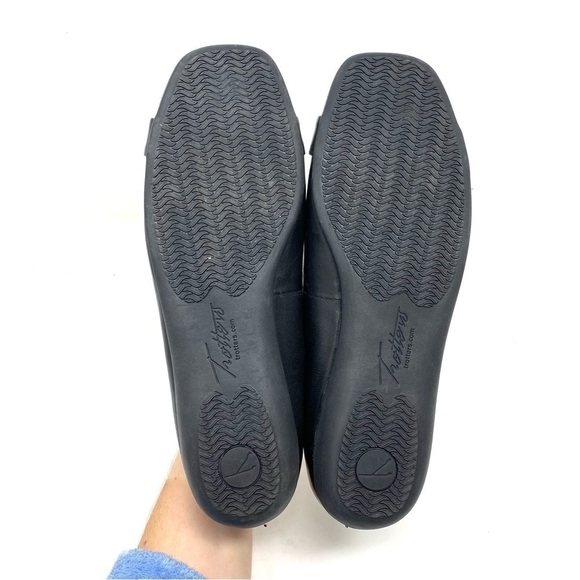 Trotters Sizzle Black Leather Ballet Flats - Picture 6 of 7